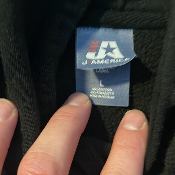 Barstool spitting chiclets hood - Picture 2 of 2